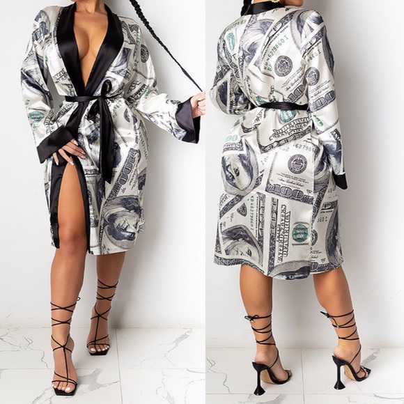 🖤 Bank Roll Robe - Picture 2 of 3